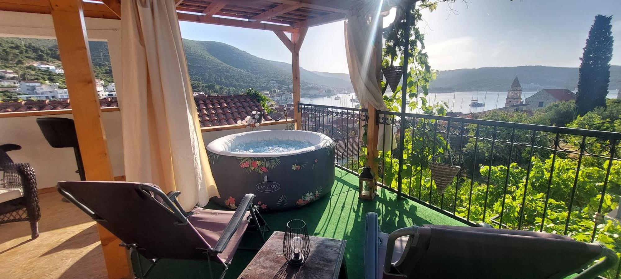 Апартаменты Panoramic View With Jacuzzi Вис Экстерьер фото