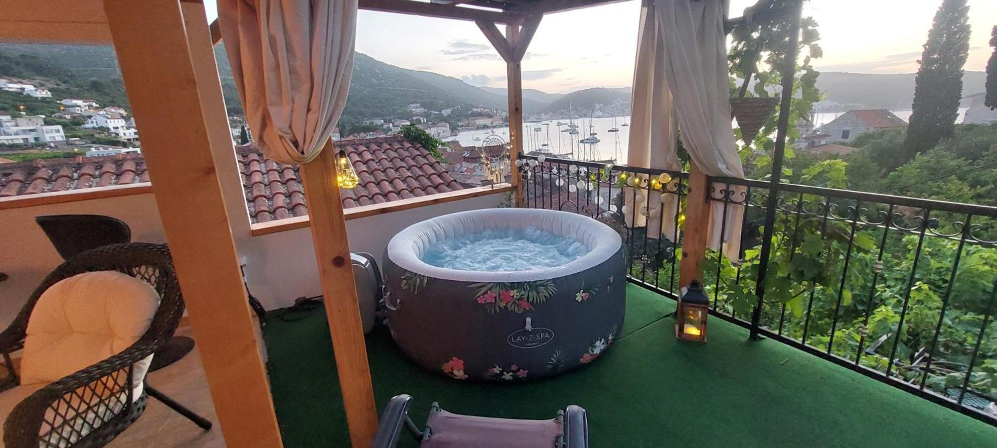 Апартаменты Panoramic View With Jacuzzi Вис Экстерьер фото